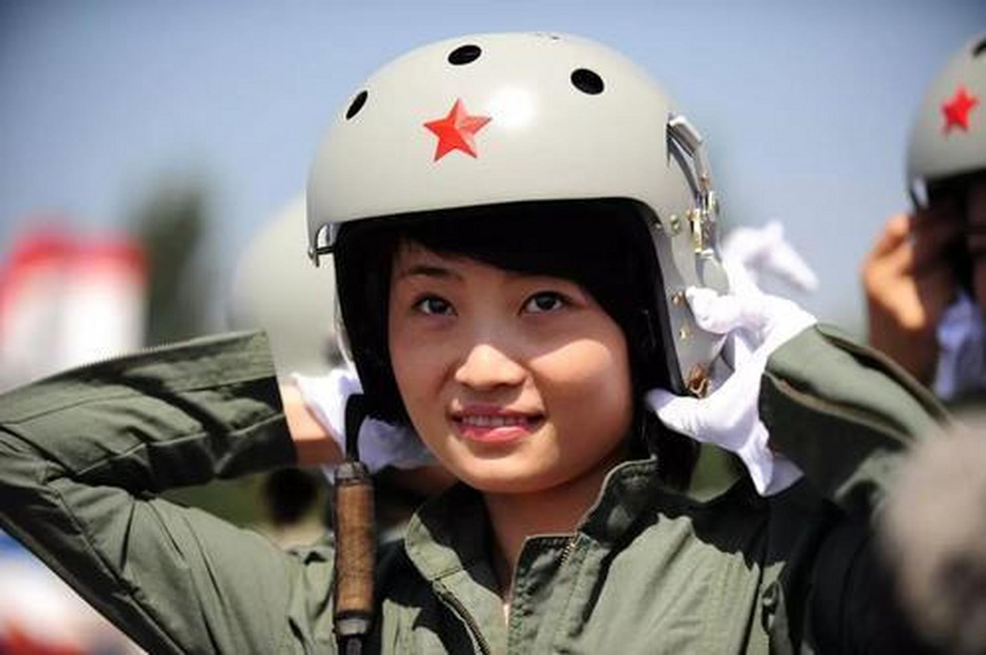 四川女飛行員余旭，英勇無(wú)畏的藍(lán)天使者，四川女飛行員余旭，藍(lán)天的英勇使者