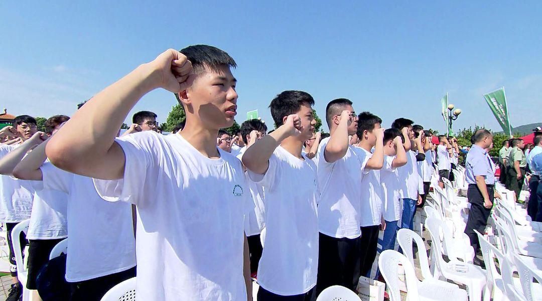 兵役登記證上大學(xué)一定要嗎？詳解兵役登記與大學(xué)入學(xué)要求，關(guān)于兵役登記證與大學(xué)入學(xué)要求的詳解，是否上大學(xué)必須持有兵役登記證？