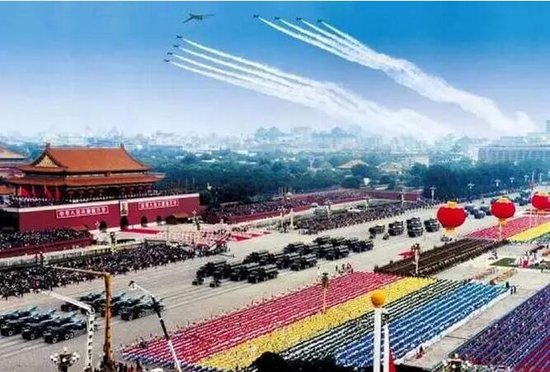 慶祝祖國輝煌，50周年國慶大閱兵高清完整版回顧，慶祝祖國輝煌，國慶大閱兵高清完整版回顧，共襄五十周年慶典盛況