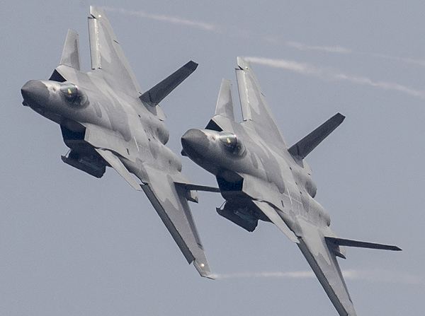 軍事震撼，20架轟炸機傾瀉240枚導(dǎo)彈的力量展示，軍事震撼，20架轟炸機傾瀉導(dǎo)彈力量展示日