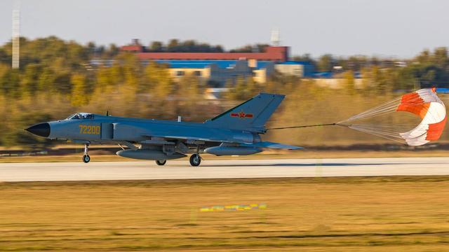 關(guān)于2022年殲-7還有多少架的探討，探討，殲-7戰(zhàn)機(jī)在2022年的數(shù)量概況