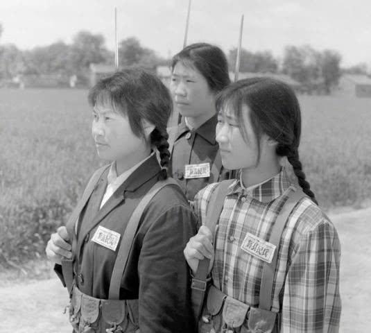 中國女兵老照片，歷史中的巾幗英雄形象展現(xiàn)，中國女兵老照片，歷史巾幗英雄形象展