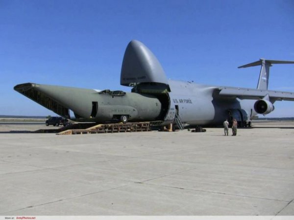 大力神運輸機圖片，探索航空巨無霸的魅力，航空巨無霸，大力神運輸機圖片探索其魅力