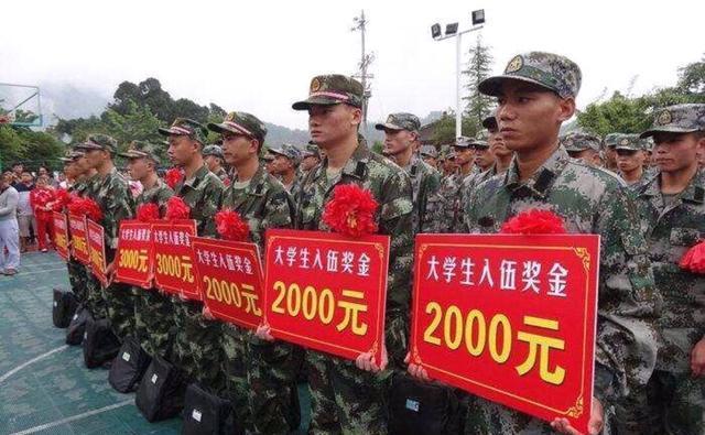 大學(xué)生如何參軍，一條充滿榮耀與成長的道路，大學(xué)生參軍之路，榮耀與成長的交織