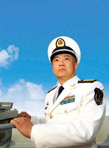 遼寧艦現(xiàn)任艦長(zhǎng)——中國(guó)海軍力量的新標(biāo)桿，遼寧艦現(xiàn)任艦長(zhǎng)，中國(guó)海軍力量的新典范