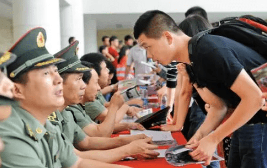 本科畢業(yè)大學(xué)生當(dāng)兵政策2021，機(jī)遇與挑戰(zhàn)并存，本科畢業(yè)大學(xué)生當(dāng)兵政策2021，機(jī)遇與挑戰(zhàn)并存解析