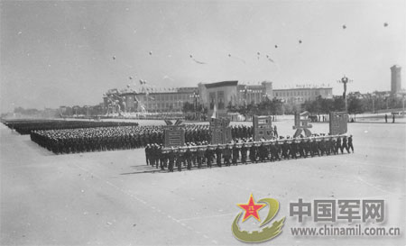重溫歷史瞬間，探索1959年國(guó)慶閱兵視頻，重溫歷史瞬間，探索經(jīng)典，回顧1959年國(guó)慶閱兵盛況