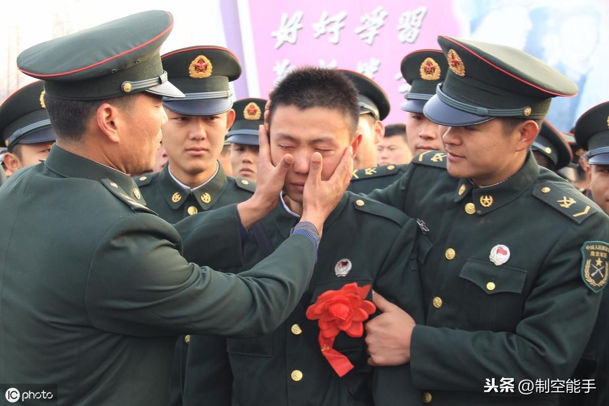 空軍義務(wù)兵在軍隊(duì)中的職責(zé)與角色，探尋空軍義務(wù)兵的主要任務(wù)，空軍義務(wù)兵職責(zé)與角色探究，主要任務(wù)解析