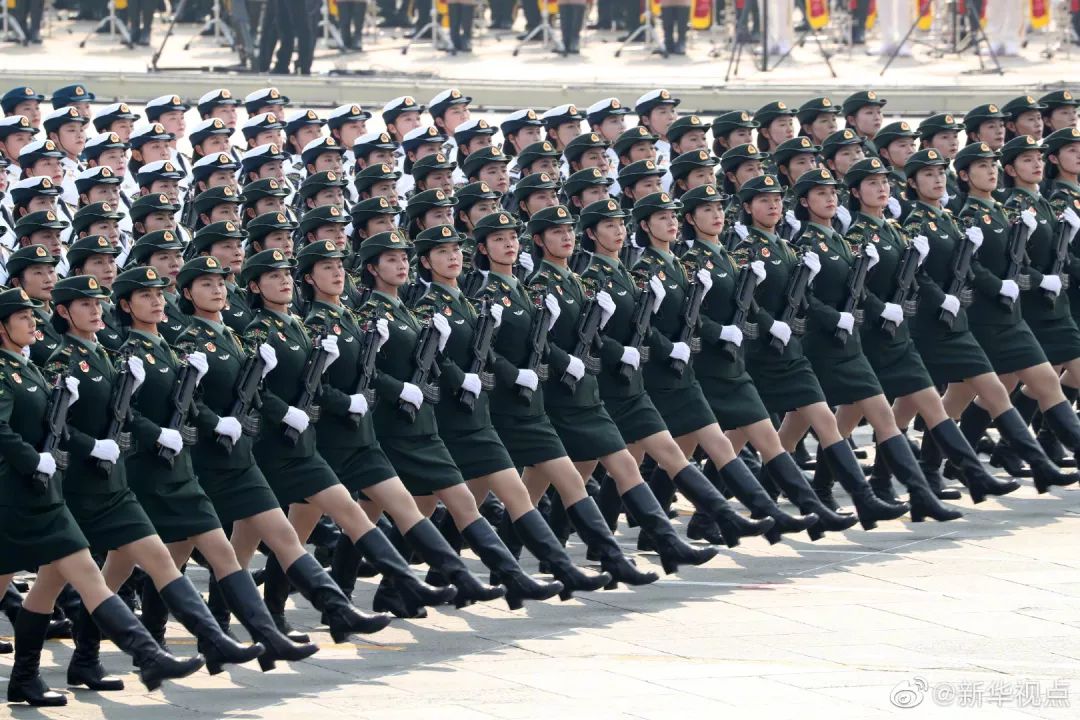 國慶閱兵女兵方隊視頻，展現(xiàn)新時代巾幗英雄風采，國慶閱兵女兵方隊視頻，展現(xiàn)新時代巾幗英雄風采閃耀閱兵場