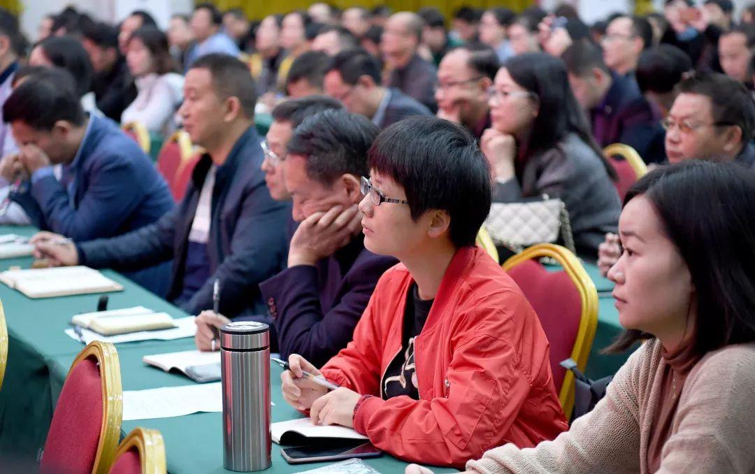 新聞報(bào)刊最新一期，深度解讀熱點(diǎn)事件，掌握最新資訊動(dòng)向，新聞熱點(diǎn)深度解讀，掌握最新資訊動(dòng)向