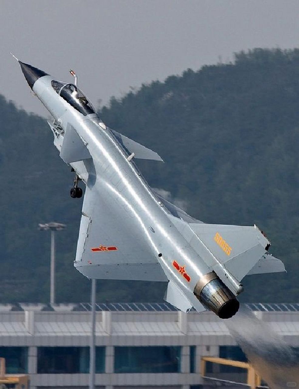 殲-10戰(zhàn)斗機(jī)是幾代機(jī)？全面解析中國空軍的主力戰(zhàn)機(jī)，中國空軍主力戰(zhàn)機(jī)殲-10戰(zhàn)斗機(jī)的全面解析，幾代機(jī)？