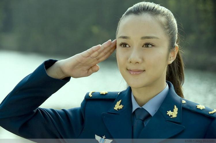 最美女兵軍禮，榮耀與責(zé)任并存，最美女兵軍禮，榮耀與責(zé)任的交響