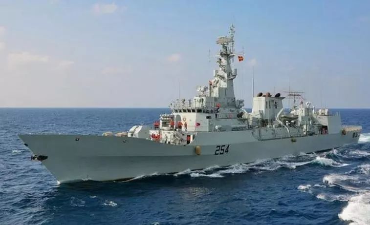 中國(guó)目前最先進(jìn)的軍艦，展現(xiàn)強(qiáng)大的國(guó)防實(shí)力，中國(guó)最尖端軍艦彰顯國(guó)防實(shí)力