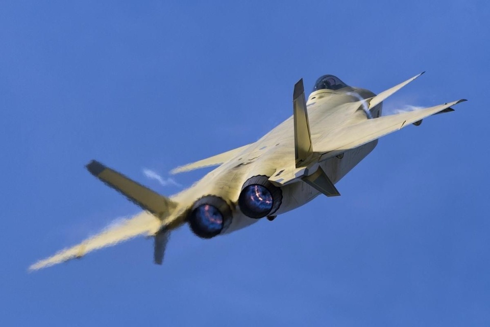 殲15戰(zhàn)斗機發(fā)動機，性能與優(yōu)勢分析，殲15戰(zhàn)斗機發(fā)動機性能與優(yōu)勢深度解析